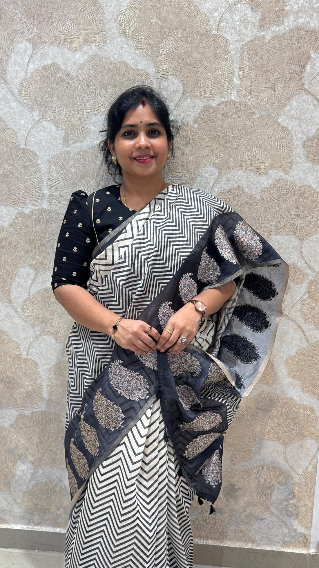 Comment “link” to get the direct 🔗

Semi Chanderi Silk Saree 

✨ Book online through our website —