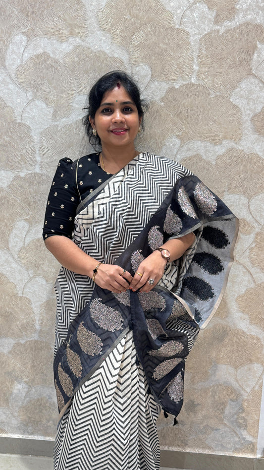 Comment “link” to get the direct 🔗

Semi Chanderi Silk Saree 

✨ Book online through our website —