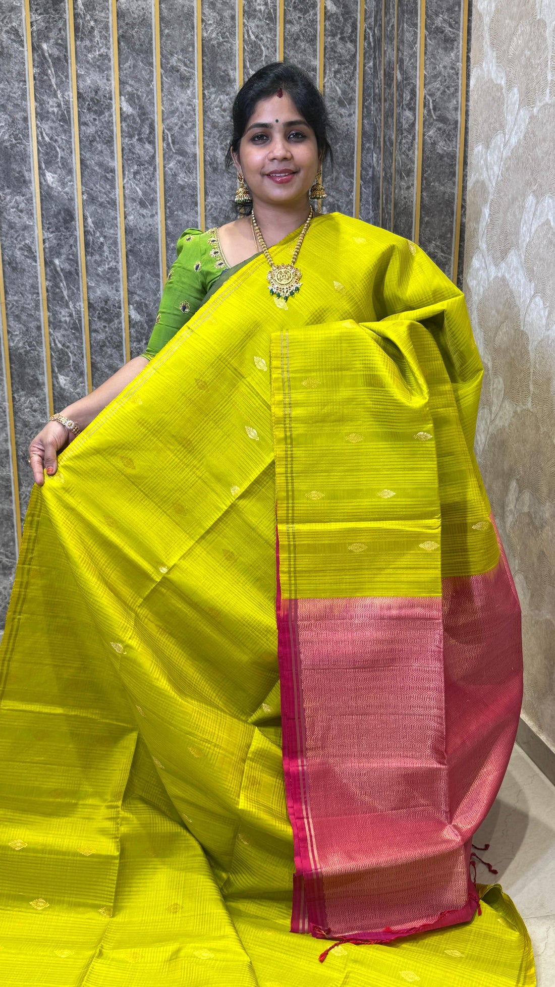 Comment “link” to get the direct 🔗 

Shop online and get 5% Discount. 

Handloom Pure Jute Silk Sar