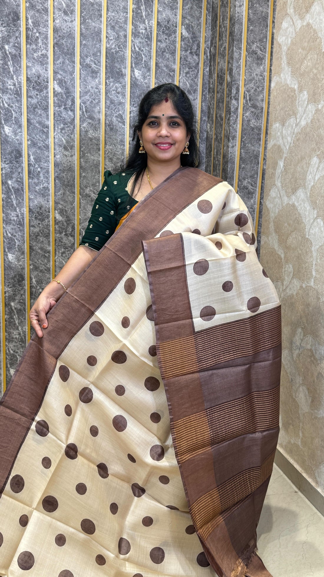 Comment “link” to get the direct 🔗 

Handloom Pure Tussar Silk Saree

✨ Book online through our web
