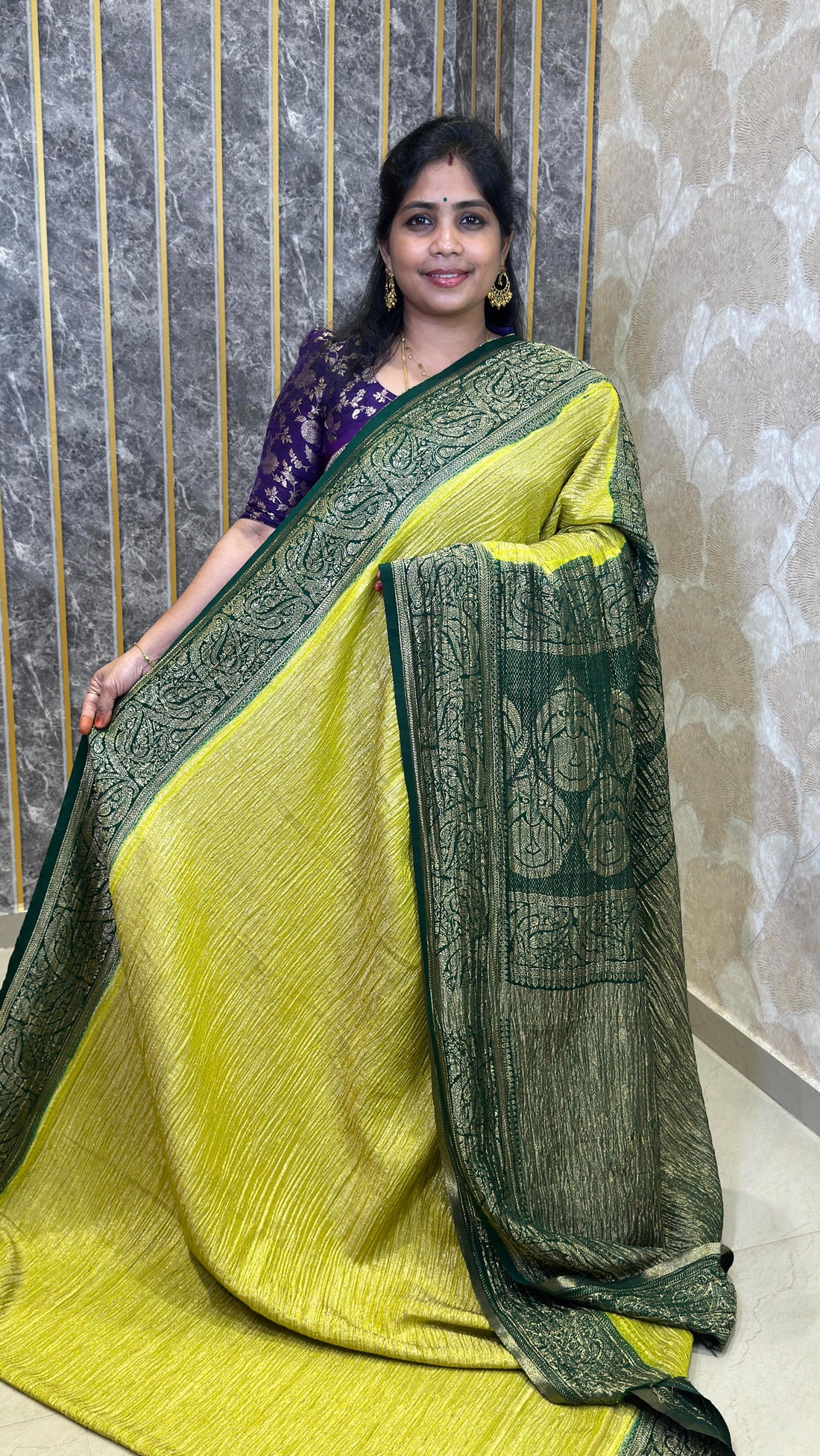 Comment “link” to get the direct 🔗 

Premium Banarasi Crushed Tissue Saree

✨ Visit our boutique in