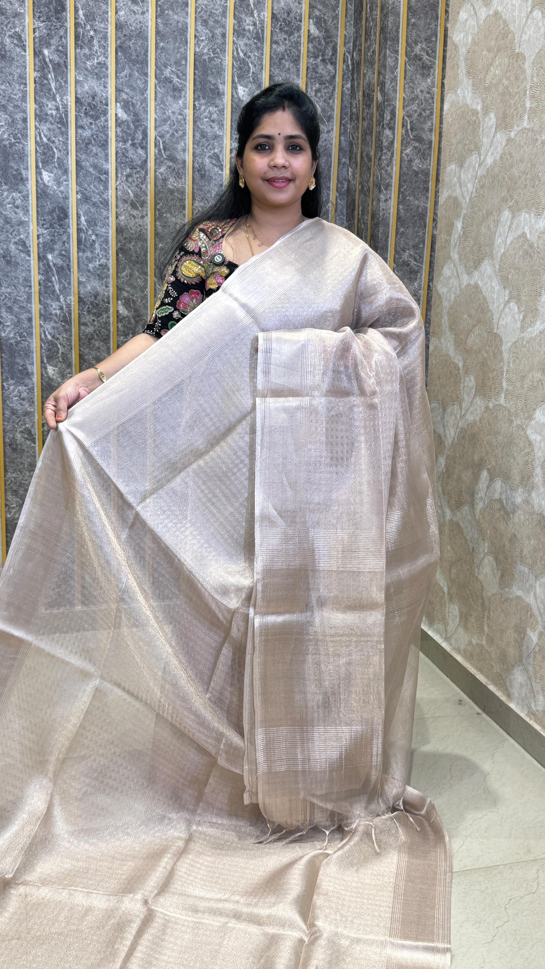 Comment “link” to get the direct 🔗 

Tissue Silk Saree

✨ Book online through our website — www.roo