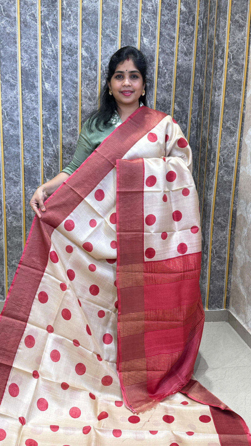 Handloom Pure Tussar Silk Saree

✨ Book online through our website — www.roopkritiboutique.com

📞 C