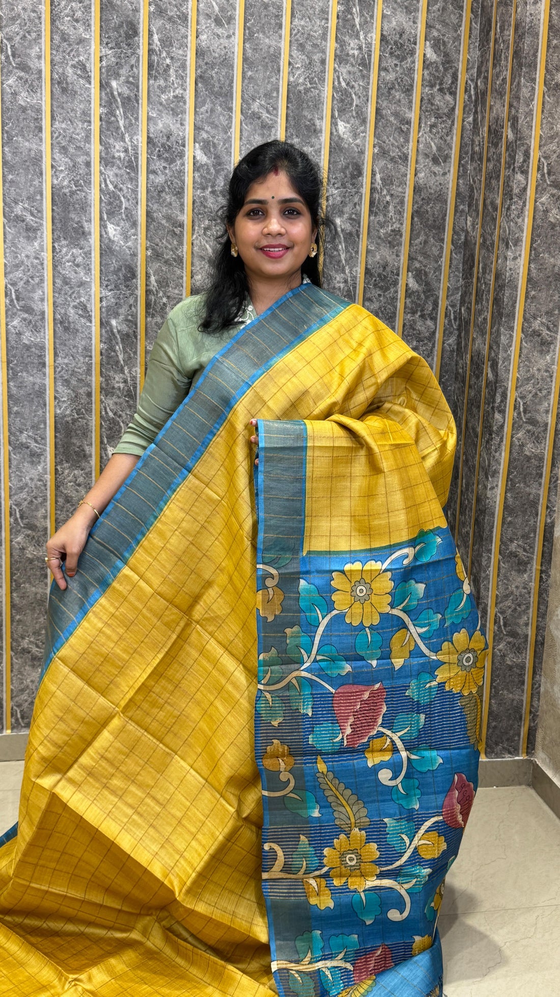 Comment “link” to get the direct 🔗 

Handloom Pure Tussar Silk Saree

✨ Book online through our web