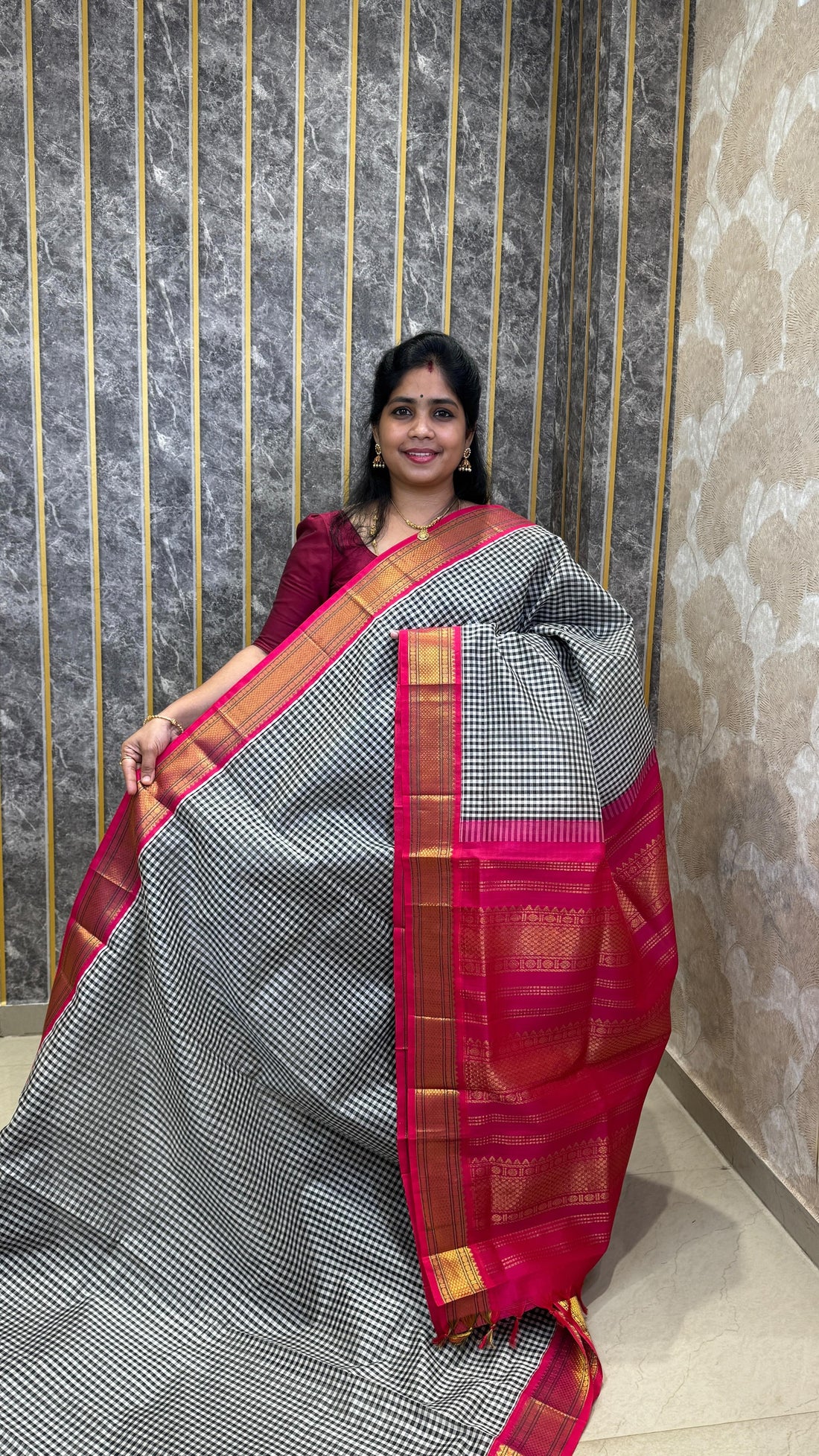Comment ”Price”to get the direct purchase 🔗

Pure Silk Cotton Saree Light up your festive look with