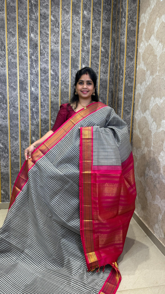 Comment ”Price”to get the direct purchase 🔗

Pure Silk Cotton Saree Light up your festive look with