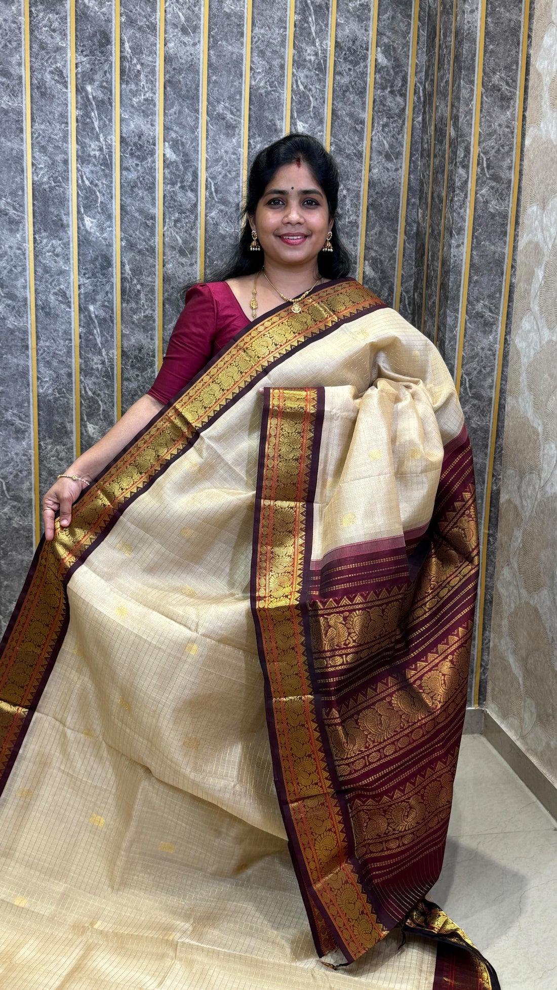 Comment ”Price”to get the direct purchase 🔗

Pure Silk Cotton Saree Light up your festive look with