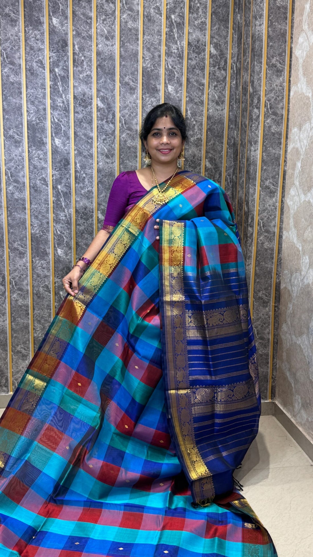 Comment ”Price”to get the direct purchase 🔗

Pure Silk Cotton Saree Light up your festive look with