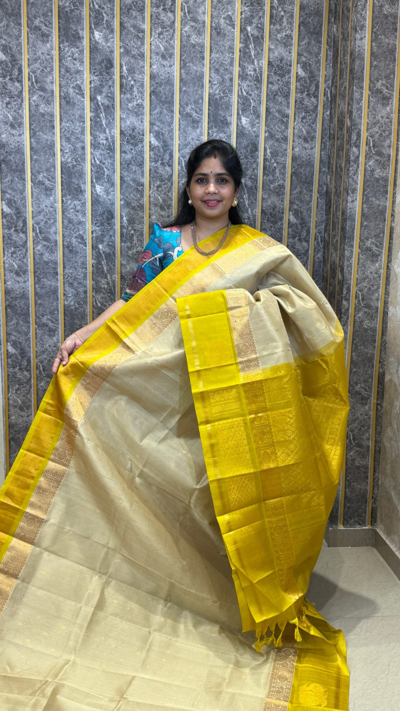 Comment ”Price”to get the direct purchase 🔗

Pure Silk Cotton Saree Light up your festive look with
