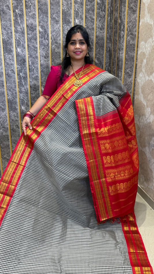 Comment ”Price”to get the direct purchase 🔗

Pure Silk Cotton Saree Light up your festive look with