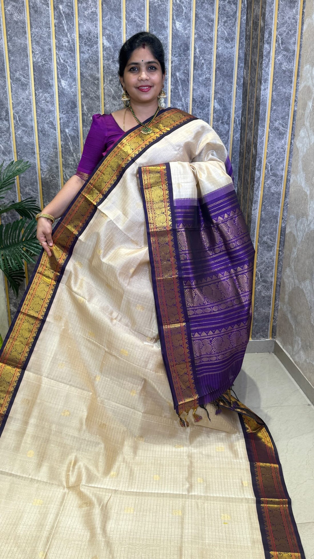 Festive Collection ✨

Comment ”Price”to get the direct purchase 🔗

Pure Silk Cotton Saree Light up