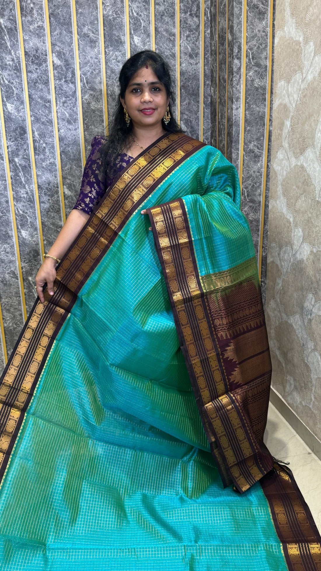 Festive Collection ✨

Comment ”Price”to get the direct purchase 🔗

Pure Silk Cotton Saree Light up
