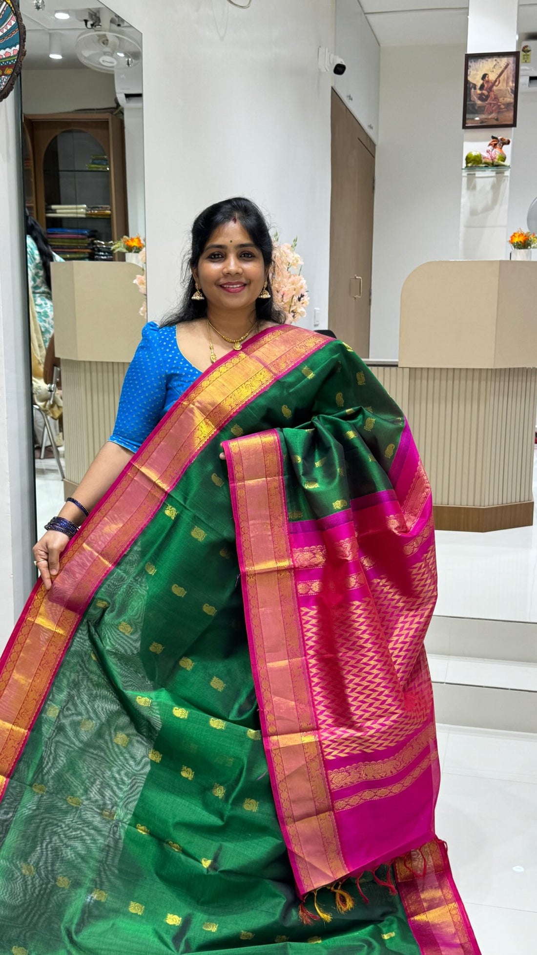 Comment ”Price”to get the direct purchase 🔗

Pure Silk Cotton Saree Light up your festive look with