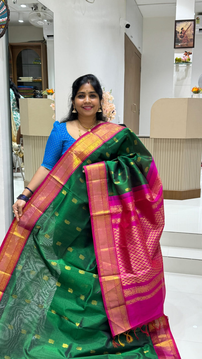 Comment ”Price”to get the direct purchase 🔗

Pure Silk Cotton Saree Light up your festive look with