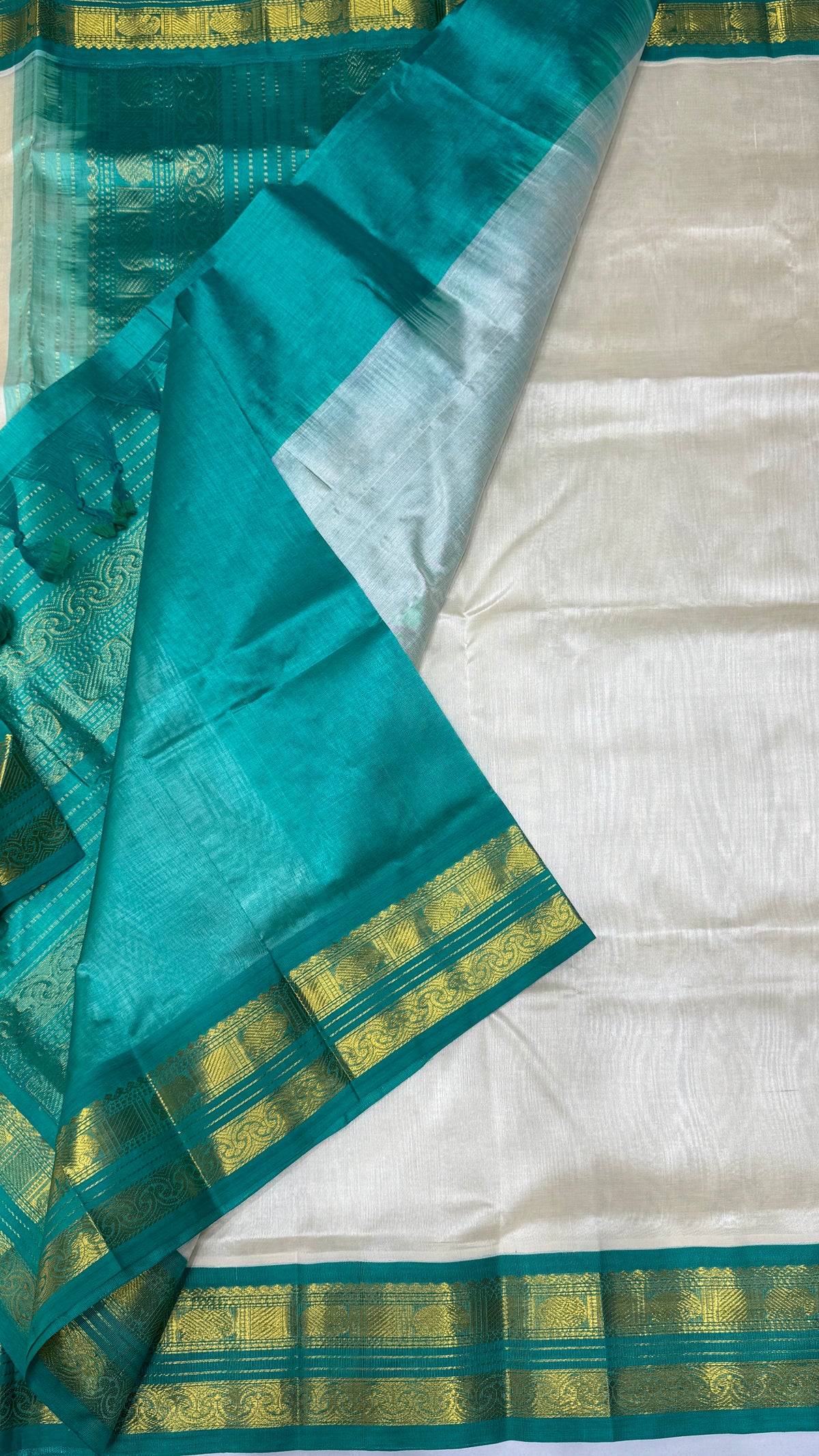 Plain Pure Silk Cotton Saree with Korvai Border