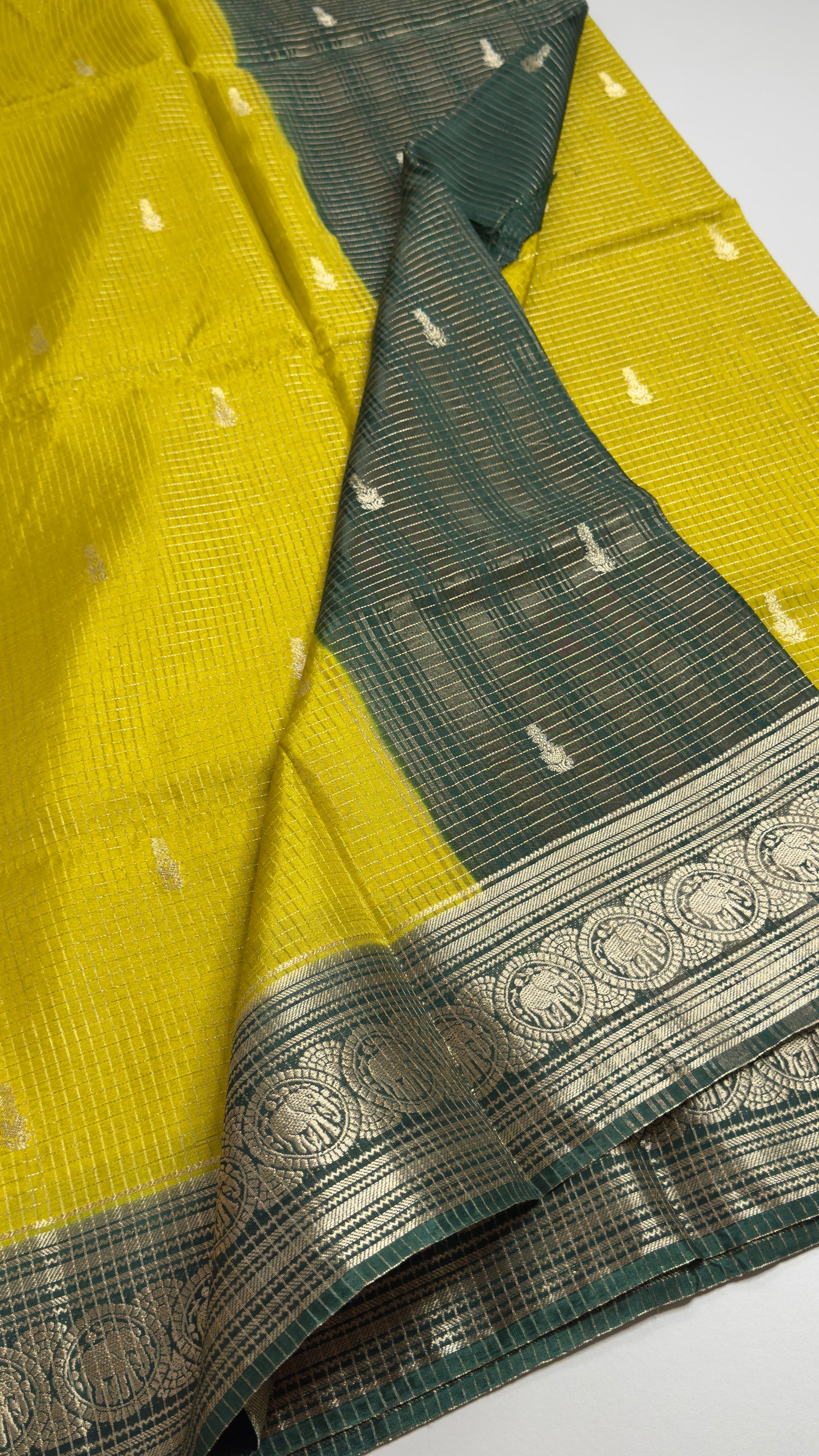 Vintage Style Semi Munga Crepe Saree