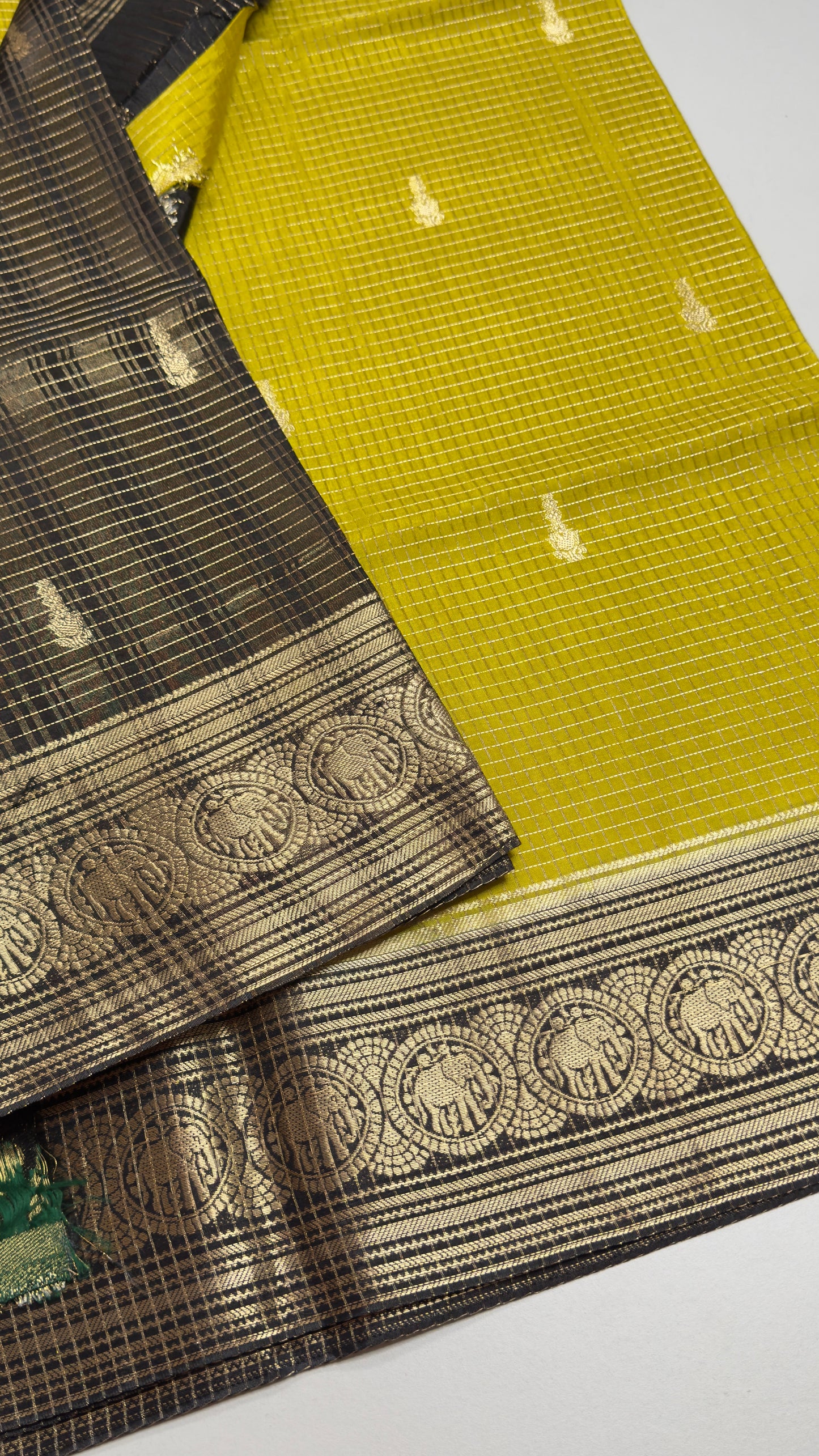 Vintage Style Semi Munga Crepe Saree