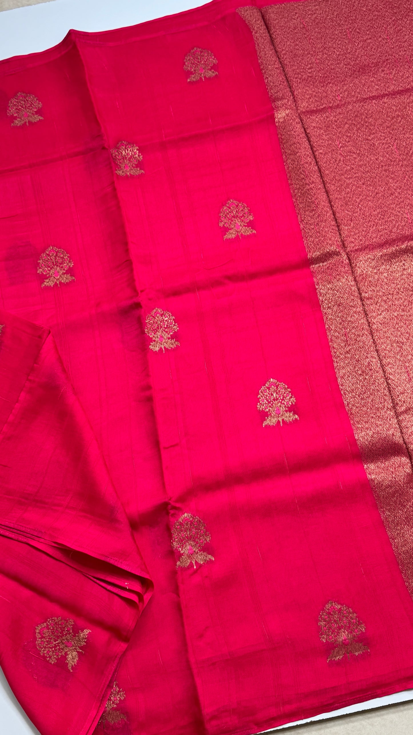 Borderless Semi Raw Silk Saree