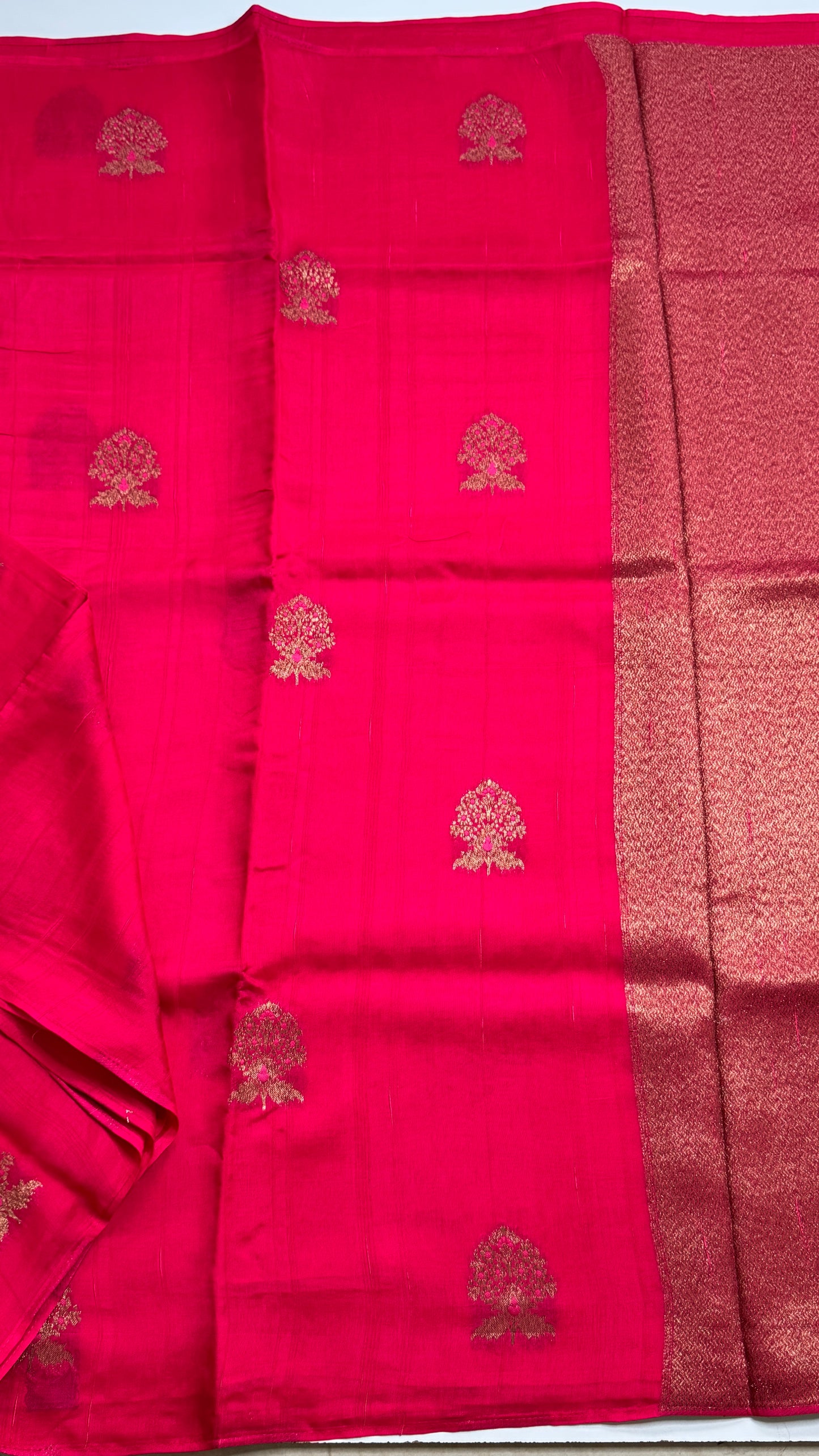 Borderless Semi Raw Silk Saree