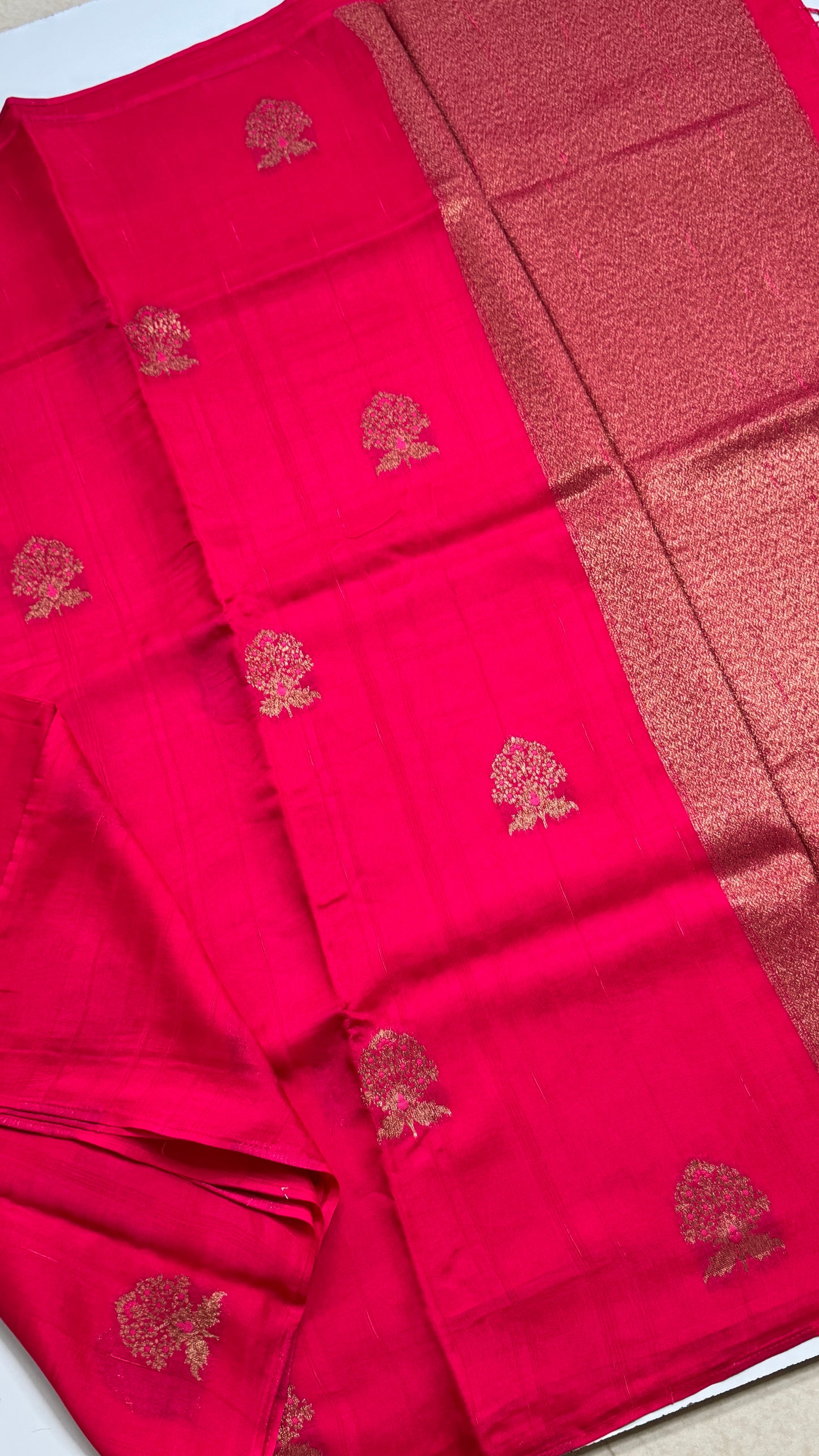 Borderless Semi Raw Silk Saree