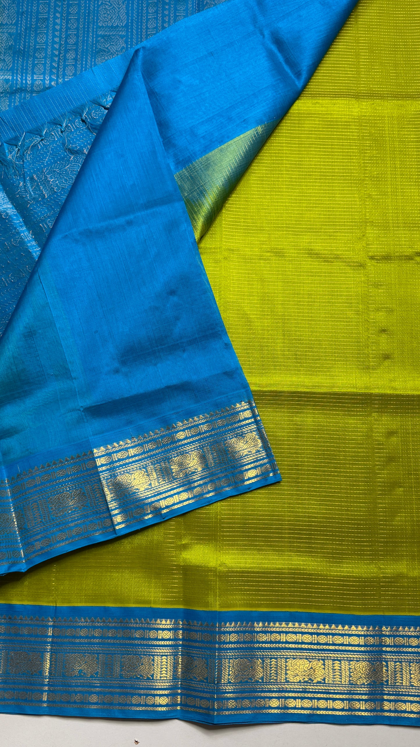 Vairoosi Pure Silk Cotton Saree with Korvai Borders