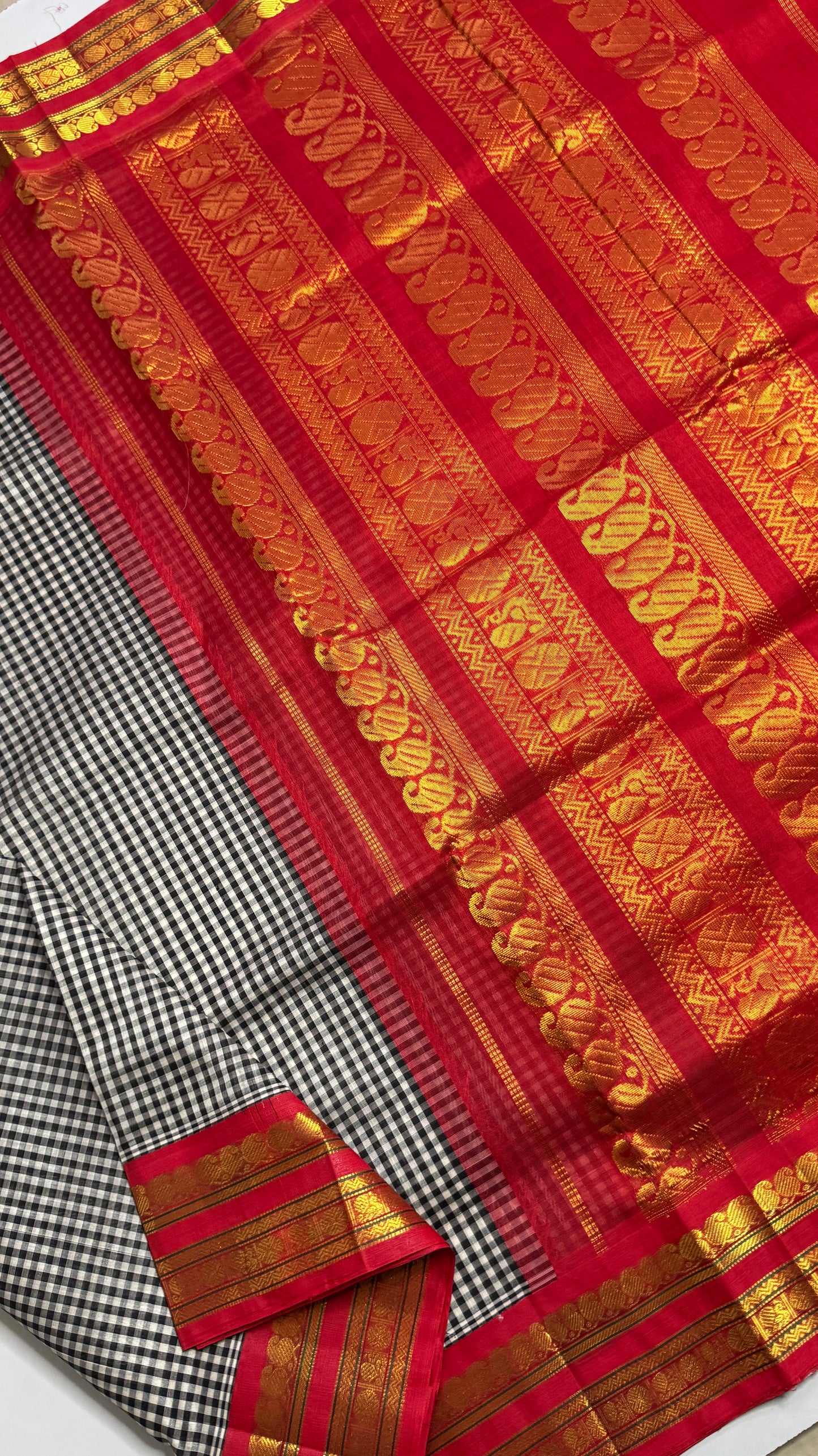 Checks Pure Silk Cotton Saree with Korvai Border